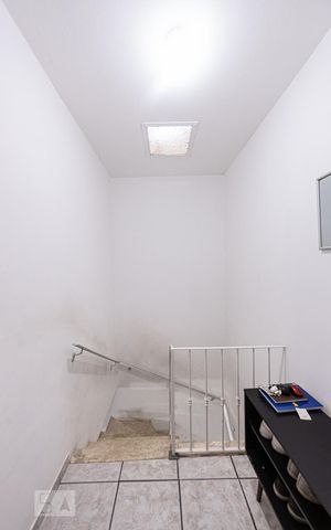 Casa à venda com 105m², 2 quartos e 2 vagas Casa à venda com 105m², 2 quartos e 2 vagasHall escadas