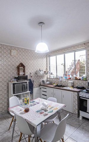 Casa à venda com 105m², 2 quartos e 2 vagas Casa à venda com 105m², 2 quartos e 2 vagasCozinha