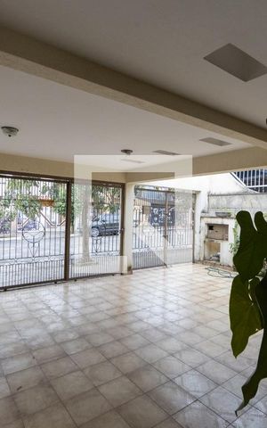 Casa para alugar com 30m², 1 quarto e 1 vaga Casa para alugar com 30m², 1 quarto e 1 vagaGaragem