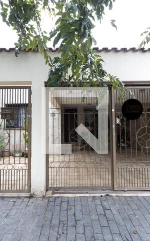 Casa para alugar com 30m², 1 quarto e 1 vaga Casa para alugar com 30m², 1 quarto e 1 vagaFachada