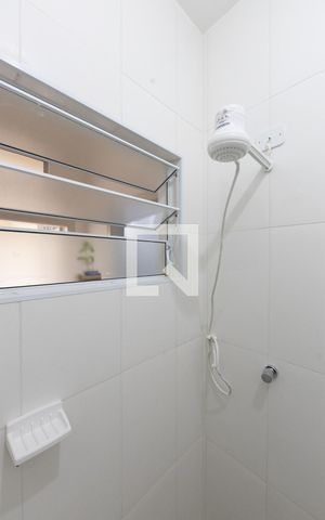 Casa para alugar com 30m², 1 quarto e 1 vaga Casa para alugar com 30m², 1 quarto e 1 vagaBanheiro Suite