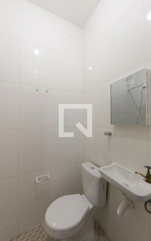 Casa para alugar com 30m², 1 quarto e 1 vaga Casa para alugar com 30m², 1 quarto e 1 vagaBanheiro Suite