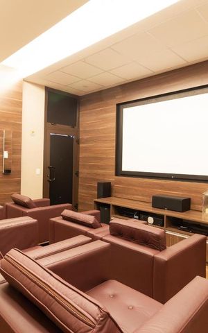 Apartamento para alugar com 34m², 1 quarto e 1 vagaArea comum - Sala de cinema