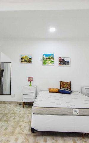Casa à venda com 200m², 3 quartos e 2 vagas Casa à venda com 200m², 3 quartos e 2 vagasCasa dos Fundos - Dormitório