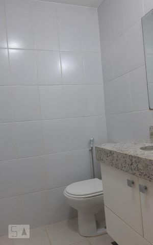 Casa de condomínio para alugar com 160m², 3 quartos e 2 vagas Casa de condomínio para alugar com 160m², 3 quartos e 2 vagasBanheiro Social (2º andar)