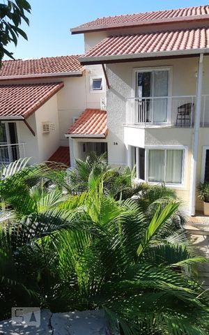 Casa de condomínio para alugar com 160m², 3 quartos e 2 vagas Casa de condomínio para alugar com 160m², 3 quartos e 2 vagasFachada