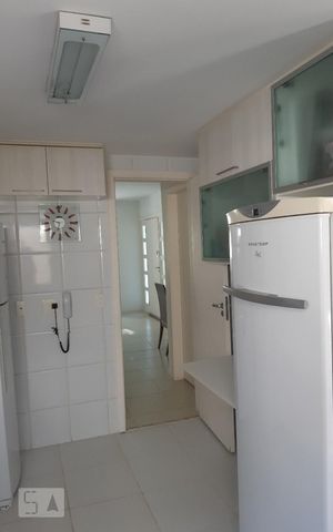 Casa de condomínio para alugar com 160m², 3 quartos e 2 vagas Casa de condomínio para alugar com 160m², 3 quartos e 2 vagasCozinha (1º andar)