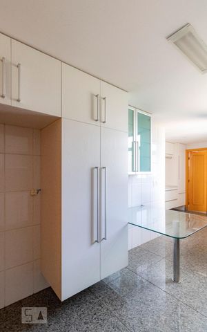 Apartamento para alugar com 167m², 4 quartos e 3 vagasCozinhaCozinha
