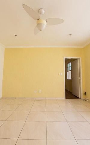 Casa à venda com 350m², 4 quartos e 3 vagas Casa à venda com 350m², 4 quartos e 3 vagasSala