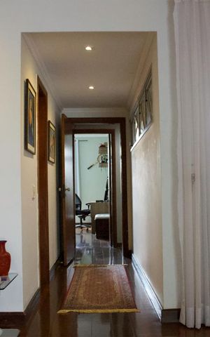 Apartamento à venda com 380m², 5 quartos e 5 vagas Apartamento à venda com 380m², 5 quartos e 5 vagasCorredor