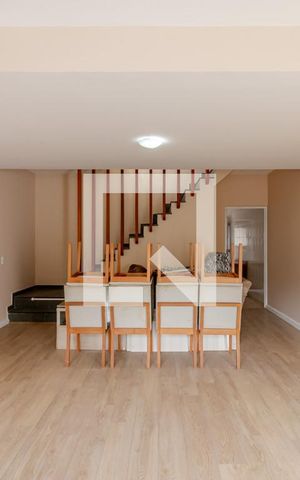 Casa para alugar com 214m², 3 quartos e 5 vagas Casa para alugar com 214m², 3 quartos e 5 vagasSala