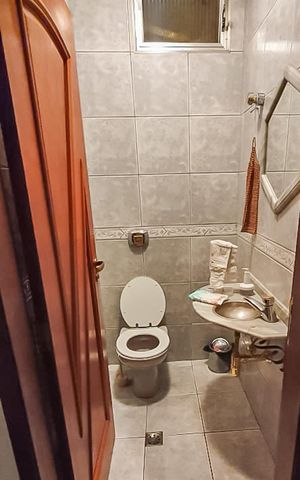 Casa à venda com 170m², 4 quartos e sem vagaLavabo