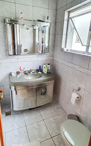 Casa à venda com 170m², 4 quartos e sem vagaBanheiro