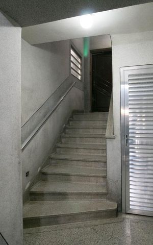 Apartamento à venda com 75m², 2 quartos e sem vaga Apartamento à venda com 75m², 2 quartos e sem vagaEscadas Hall de Entrada
