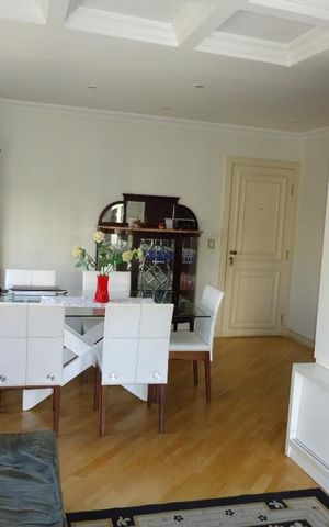 Apartamento à venda com 105m², 3 quartos e 2 vagas Apartamento à venda com 105m², 3 quartos e 2 vagasSala