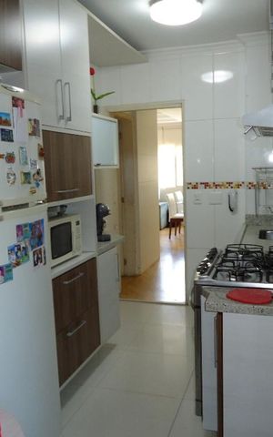 Apartamento à venda com 105m², 3 quartos e 2 vagas Apartamento à venda com 105m², 3 quartos e 2 vagasCozinha