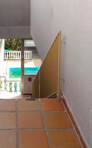 Casa à venda com 250m², 3 quartos e 6 vagas Casa à venda com 250m², 3 quartos e 6 vagasAcesso Garagem