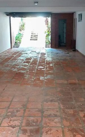 Casa à venda com 250m², 3 quartos e 6 vagas Casa à venda com 250m², 3 quartos e 6 vagasGaragem