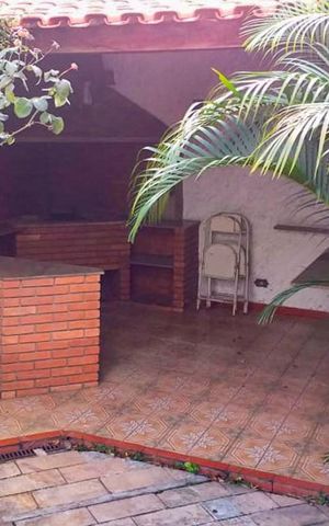 Casa à venda com 250m², 3 quartos e 6 vagas Casa à venda com 250m², 3 quartos e 6 vagasChurrasqueira