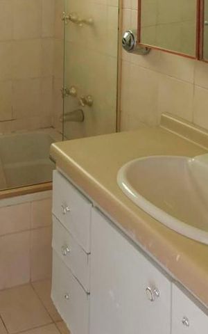 Casa à venda com 250m², 3 quartos e 6 vagas Casa à venda com 250m², 3 quartos e 6 vagasBanheiro