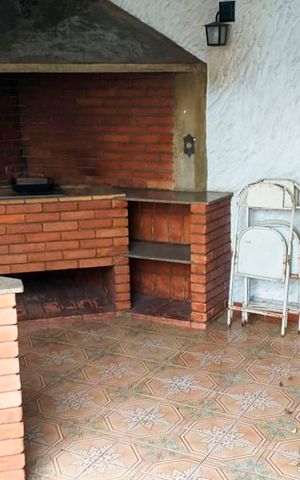 Casa à venda com 250m², 3 quartos e 6 vagas Casa à venda com 250m², 3 quartos e 6 vagasChurrasqueira