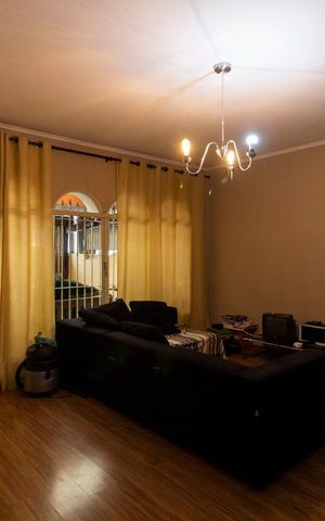 Casa à venda com 110m², 3 quartos e 2 vagasSala