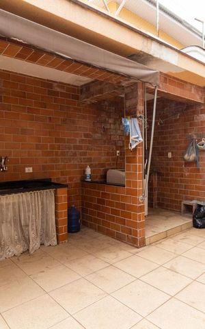 Casa à venda com 110m², 3 quartos e 2 vagasQuintal