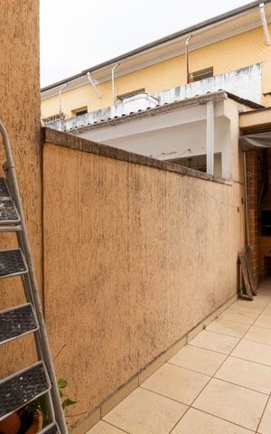 Casa à venda com 110m², 3 quartos e 2 vagasQuintal