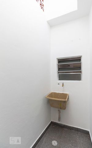Casa para alugar com 25m², 1 quarto e sem vagaÁrea de Serviço