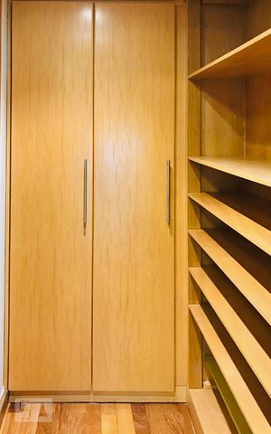 Apartamento à venda com 48m², 1 quarto e sem vaga Apartamento à venda com 48m², 1 quarto e sem vagaCloset