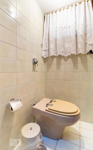 Casa de condomínio à venda com 600m², 5 quartos e 6 vagas Casa de condomínio à venda com 600m², 5 quartos e 6 vagasLavabo
