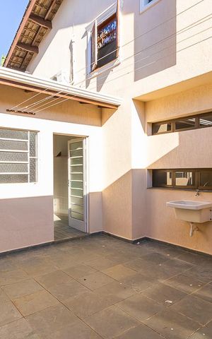 Casa de condomínio à venda com 600m², 5 quartos e 6 vagas Casa de condomínio à venda com 600m², 5 quartos e 6 vagasQuintal