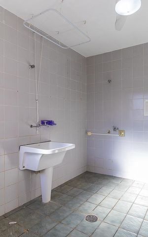 Casa de condomínio à venda com 600m², 5 quartos e 6 vagas Casa de condomínio à venda com 600m², 5 quartos e 6 vagasÁrea de serviço