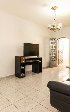 Casa à venda com 300m², 3 quartos e 3 vagas Casa à venda com 300m², 3 quartos e 3 vagasSala