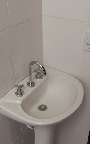 Casa de condomínio à venda com 70m², 3 quartos e 2 vagasBanheiro social