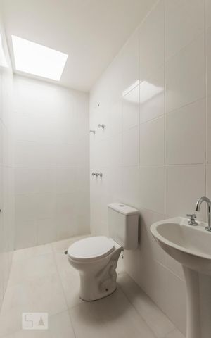 Casa de condomínio à venda com 70m², 3 quartos e 2 vagasBanheiro social