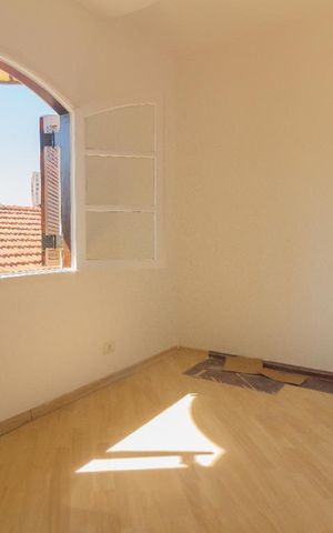 Casa à venda com 180m², 3 quartos e 2 vagas Casa à venda com 180m², 3 quartos e 2 vagasQuarto 1