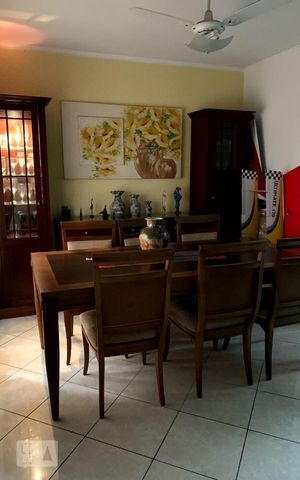 Casa à venda com 400m², 5 quartos e 2 vagas Casa à venda com 400m², 5 quartos e 2 vagasSala