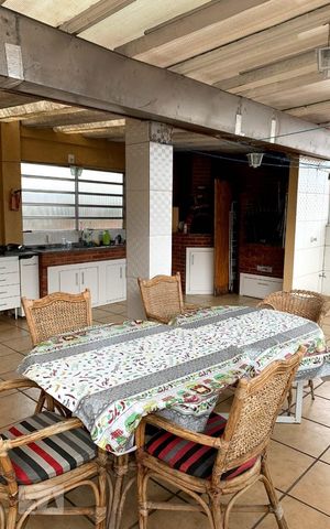Casa à venda com 400m², 5 quartos e 2 vagas Casa à venda com 400m², 5 quartos e 2 vagasChurrasqueira