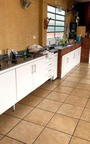 Casa à venda com 400m², 5 quartos e 2 vagas Casa à venda com 400m², 5 quartos e 2 vagasChurrasqueira
