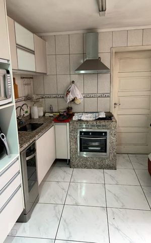 Casa à venda com 400m², 5 quartos e 2 vagas Casa à venda com 400m², 5 quartos e 2 vagasCozinha