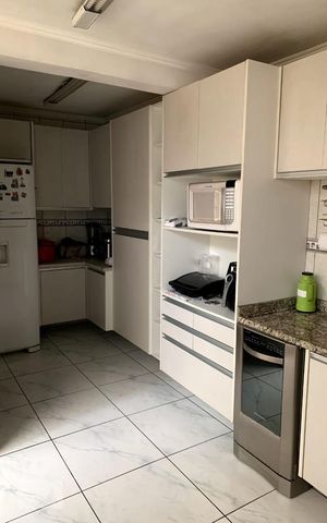 Casa à venda com 400m², 5 quartos e 2 vagas Casa à venda com 400m², 5 quartos e 2 vagasCozinha