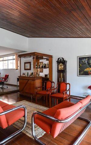 Casa para alugar com 500m², 4 quartos e 6 vagasSala
