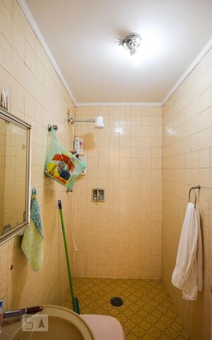 Casa para alugar com 500m², 4 quartos e 6 vagasBanheiro de serviço
