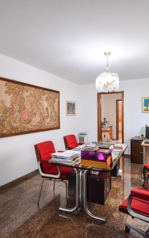Casa para alugar com 500m², 4 quartos e 6 vagasSala