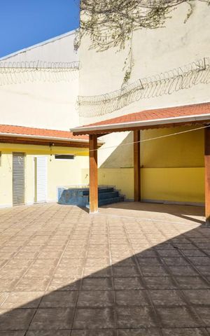 Casa para alugar com 500m², 4 quartos e 6 vagasQuintal