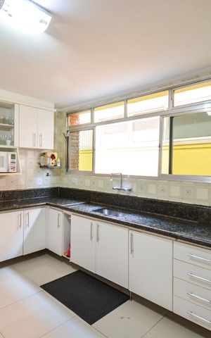 Casa para alugar com 500m², 4 quartos e 6 vagasCozinha