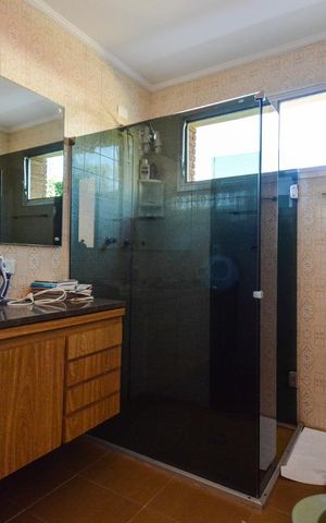Casa para alugar com 500m², 4 quartos e 6 vagasSuíte 1 - banheiro