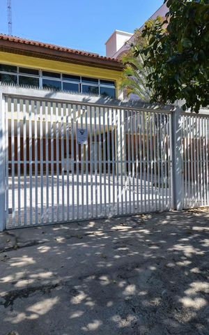 Casa para alugar com 500m², 4 quartos e 6 vagasFachada