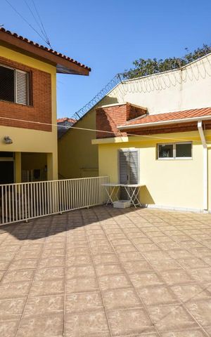 Casa para alugar com 500m², 4 quartos e 6 vagasQuintal